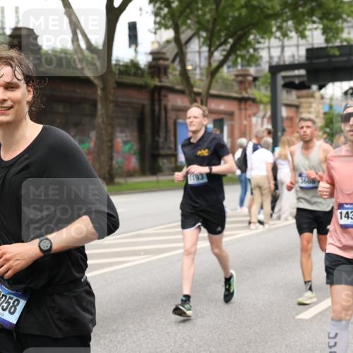 29.06.2025 - hella hamburg halbmarathon Yannick Fuchs http://msf.ph/oto/8281216 29.06.2025 10:49:45 20KM 1130, 1179, 1180, 1193, 2612, 2982, 3058, 3668, 4951, 5643, 5672, 6569, 6591, 6924, 7594, 7742, 7976, 8255, 8639, 8863, 9361, 9562, 11039, 11309, 12196, 12515, 12545, 13474, 14363, 14365, 14461, 15184, 15484, 15584, 15818, 15884, 16176, 16375, 16401, 16434, 16521, 16786, 17133, 17259, 17615, 17640, 17642, 17734, 18064, 18125, 18212, 18325, 18340, 18495, 18741, 18746, 18835, 19120, 19152 meine-sportfotos.de