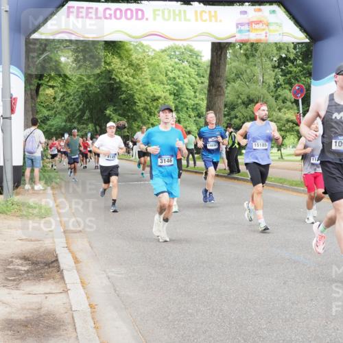 29.06.2025 - hella hamburg halbmarathon MichiJ http://msf.ph/oto/8281227 29.06.2025 10:32:10 Zwischen KM18-KM19 3146, 5275, 6490, 7451, 9081, 10930, 11153, 11346, 12438, 13398, 13746, 14690, 15185, 18868 meine-sportfotos.de