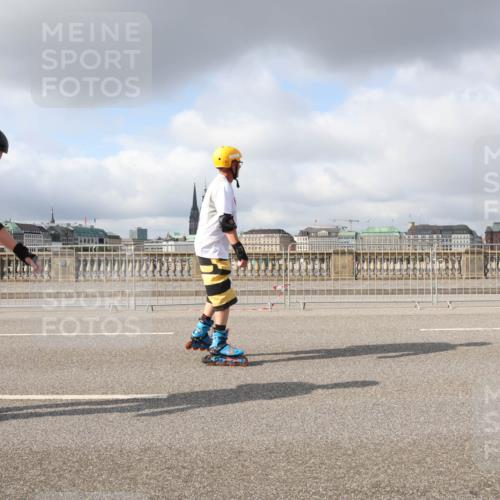 29.06.2025 - hella hamburg halbmarathon Lena Gebhardt http://msf.ph/oto/8281228 29.06.2025 09:05:03 Lombardsbrücke  meine-sportfotos.de