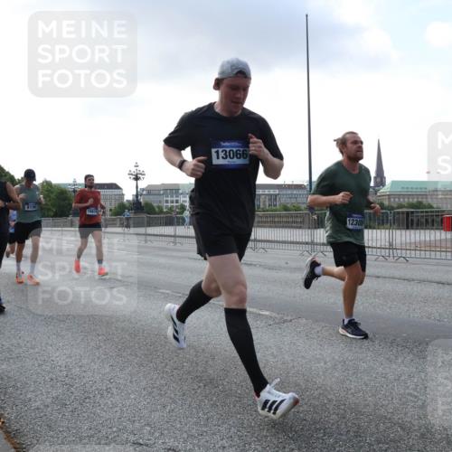 29.06.2025 - hella hamburg halbmarathon Lena Gebhardt http://msf.ph/oto/8281233 29.06.2025 09:45:35 Lombardsbrücke 11120, 8190, 13066, 12308, 57, 1686, 1707, 1758, 1990, 2689, 2746, 3043, 4050, 4129, 4679, 4698, 4749, 5070, 5187, 5328, 5550, 5746, 5826, 6358, 6781, 6878, 7272, 7389, 7481, 7651, 7723, 7965, 8190, 8209, 8883, 9137, 9381, 9571, 9634, 10017, 10171, 10270, 10484, 10486, 10876, 11120, 11413, 11857, 12049, 12232, 12234, 12308, 12595, 12691, 12988, 13066, 13343, 13618, 13686, 14028, 14140, 14289, 15672, 15883, 16157, 16713, 16818, 17428 meine-sportfotos.de