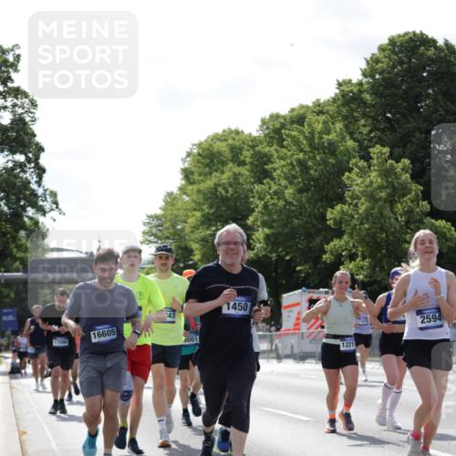 29.06.2025 - hella hamburg halbmarathon Jannik Wohlers http://msf.ph/oto/8281242 29.06.2025 10:02:53 Lombardsbrücke 1114, 1135, 1138, 1414, 1450, 1885, 2594, 2619, 2782, 3572, 4511, 6453, 7210, 7211, 7290, 7706, 7935, 9439, 9453, 10824, 11556, 12177, 12211, 12212, 12843, 13036, 13474, 13664, 13732, 13857, 13874, 13976, 14225, 14493, 15539, 16355, 16605, 17096, 18028 meine-sportfotos.de