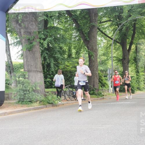 29.06.2025 - hella hamburg halbmarathon KatJ http://msf.ph/oto/8281287 29.06.2025 10:10:49 Zwischen KM18-KM19  meine-sportfotos.de