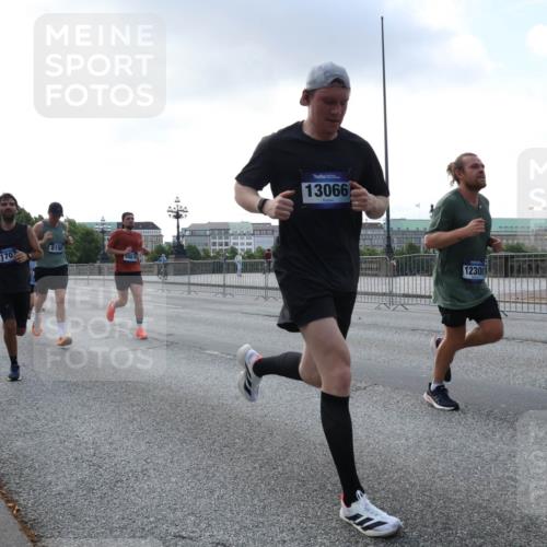 29.06.2025 - hella hamburg halbmarathon Lena Gebhardt http://msf.ph/oto/8281303 29.06.2025 09:45:35 Lombardsbrücke 11120, 170, 8190, 10876, 13066, 12308, 57, 1686, 1707, 1758, 1990, 2689, 2746, 3043, 4050, 4129, 4679, 4698, 4749, 5070, 5187, 5328, 5550, 5746, 5826, 6358, 6781, 6878, 7272, 7389, 7481, 7651, 7723, 7965, 8190, 8209, 8883, 9137, 9381, 9571, 9634, 10017, 10171, 10270, 10484, 10486, 10876, 11120, 11413, 11857, 12049, 12232, 12234, 12308, 12595, 12691, 12988, 13066, 13343, 13618, 13686, 14028, 14140, 14289, 15672, 15883, 16157, 16713, 16818, 17428 meine-sportfotos.de