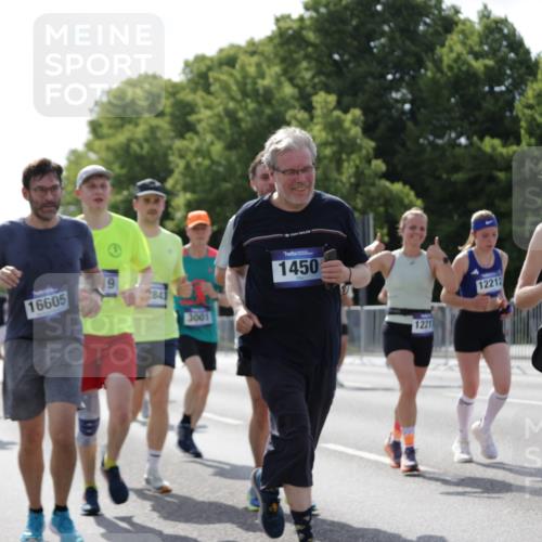 29.06.2025 - hella hamburg halbmarathon Jannik Wohlers http://msf.ph/oto/8281313 29.06.2025 10:02:54 Lombardsbrücke 1114, 1135, 1138, 1414, 1450, 1885, 2594, 2619, 2782, 3572, 4307, 4511, 6391, 6453, 7211, 7290, 7706, 7935, 9439, 9453, 10824, 11556, 12177, 12211, 12212, 12843, 13036, 13474, 13732, 13857, 13874, 13976, 14225, 14493, 15539, 16605, 17096, 18028 meine-sportfotos.de