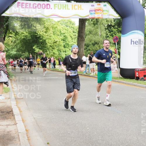 29.06.2025 - hella hamburg halbmarathon MichiJ http://msf.ph/oto/8281321 29.06.2025 10:57:53 Zwischen KM18-KM19 3756, 6166, 9280, 10775, 11774, 16776, 18222 meine-sportfotos.de