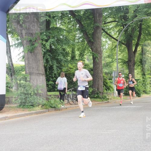 29.06.2025 - hella hamburg halbmarathon KatJ http://msf.ph/oto/8281337 29.06.2025 10:10:49 Zwischen KM18-KM19  meine-sportfotos.de
