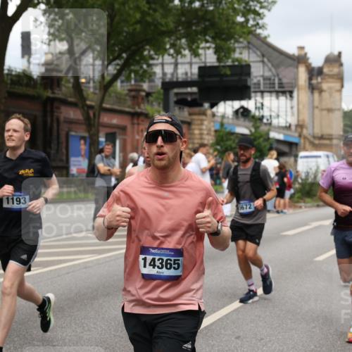 29.06.2025 - hella hamburg halbmarathon Yannick Fuchs http://msf.ph/oto/8281341 29.06.2025 10:49:45 20KM 1130, 1179, 1180, 1193, 2612, 2982, 3058, 3668, 4951, 5643, 5672, 6569, 6591, 6924, 7594, 7742, 7976, 8255, 8639, 8863, 9361, 9562, 11039, 11309, 12196, 12515, 12545, 13474, 14363, 14365, 14461, 15184, 15484, 15584, 15818, 15884, 16176, 16375, 16401, 16434, 16521, 16786, 17133, 17259, 17615, 17640, 17642, 17734, 18064, 18125, 18212, 18325, 18340, 18495, 18741, 18746, 18835, 19120, 19152 meine-sportfotos.de
