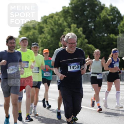 29.06.2025 - hella hamburg halbmarathon Jannik Wohlers http://msf.ph/oto/8281354 29.06.2025 10:02:54 Lombardsbrücke 1114, 1135, 1138, 1414, 1450, 1885, 2594, 2619, 2782, 3572, 4307, 4511, 6391, 6453, 7211, 7290, 7706, 7935, 9439, 9453, 10824, 11556, 12177, 12211, 12212, 12843, 13036, 13474, 13732, 13857, 13874, 13976, 14225, 14493, 15539, 16605, 17096, 18028 meine-sportfotos.de