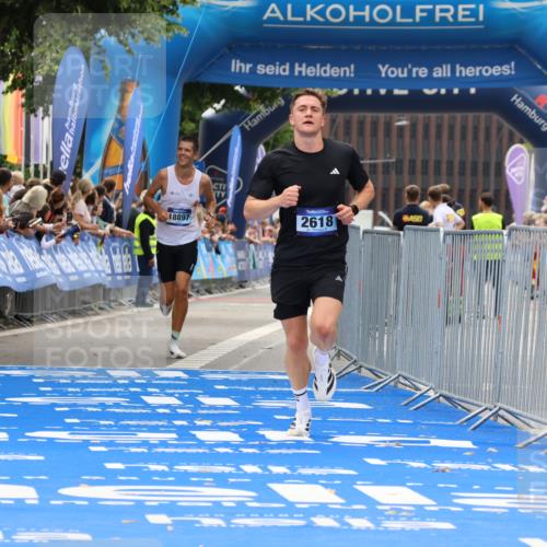 29.06.2025 - hella hamburg halbmarathon Strokosch-Dieckow http://msf.ph/oto/8281395 29.06.2025 10:22:36 Ziel 2618, 3720, 18897 meine-sportfotos.de