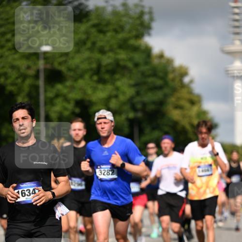 29.06.2025 - hella hamburg halbmarathon Dr. Thomas Lammeyer http://msf.ph/oto/8281396 29.06.2025 09:53:16 Kennedybrücke 1343, 1445, 1800, 1975, 2324, 2573, 2750, 2949, 3136, 3282, 3431, 4148, 4303, 4425, 5248, 5889, 6123, 6149, 6682, 7229, 7796, 8370, 8465, 9264, 9265, 9296, 9914, 10930 meine-sportfotos.de