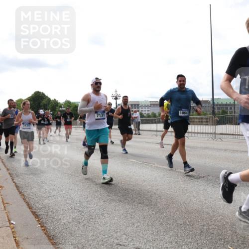 29.06.2025 - hella hamburg halbmarathon Lena Gebhardt http://msf.ph/oto/8281397 29.06.2025 10:20:32 Lombardsbrücke 7131, 3434, 10647, 11835, 1011, 1046, 1069, 1471, 1474, 2053, 2101, 2325, 2478, 2834, 3247, 3434, 3733, 3781, 3842, 4154, 4166, 4288, 4422, 4585, 4614, 4737, 4739, 4754, 4869, 5181, 5556, 5625, 5659, 5811, 5812, 5831, 5937, 6608, 6951, 7018, 7101, 7131, 7739, 7744, 8025, 8462, 8588, 8738, 8940, 9136, 9196, 9722, 9735, 9873, 10041, 10050, 10350, 10414, 10550, 10595, 10613, 10647, 10701, 10754, 11100, 11603, 11835, 11995 meine-sportfotos.de
