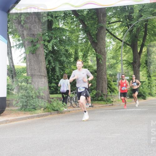 29.06.2025 - hella hamburg halbmarathon KatJ http://msf.ph/oto/8281400 29.06.2025 10:10:50 Zwischen KM18-KM19  meine-sportfotos.de