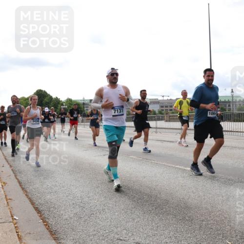 29.06.2025 - hella hamburg halbmarathon Lena Gebhardt http://msf.ph/oto/8281411 29.06.2025 10:20:32 Lombardsbrücke 7018, 6951, 3434, 478, 7131, 1064, 1011, 1046, 1069, 1471, 1474, 2053, 2101, 2325, 2478, 2834, 3247, 3434, 3733, 3781, 3842, 4154, 4166, 4288, 4422, 4585, 4614, 4737, 4739, 4754, 4869, 5181, 5556, 5625, 5659, 5811, 5812, 5831, 5937, 6608, 6951, 7018, 7101, 7131, 7739, 7744, 8025, 8462, 8588, 8738, 8940, 9136, 9196, 9722, 9735, 9873, 10041, 10050, 10350, 10414, 10550, 10595, 10613, 10647, 10701, 10754, 11100, 11603, 11835, 11995 meine-sportfotos.de