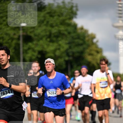 29.06.2025 - hella hamburg halbmarathon Dr. Thomas Lammeyer http://msf.ph/oto/8281421 29.06.2025 09:53:16 Kennedybrücke 1343, 1445, 1800, 1975, 2324, 2573, 2750, 2949, 3136, 3282, 3431, 4148, 4303, 4425, 5248, 5889, 6123, 6149, 6682, 7229, 7796, 8370, 8465, 9264, 9265, 9296, 9914, 10930 meine-sportfotos.de