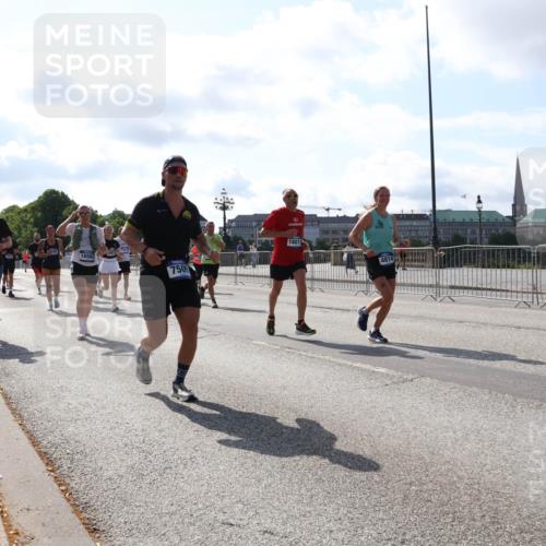 29.06.2025 - hella hamburg halbmarathon Lena Gebhardt http://msf.ph/oto/8281424 29.06.2025 09:58:08 Lombardsbrücke 1034, 1094, 1179, 1190, 1258, 1320, 1321, 1335, 1563, 1815, 1870, 2034, 2070, 2138, 2397, 2417, 2448, 2612, 2636, 2656, 2711, 2946, 3058, 3091, 3114, 3251, 4379, 4814, 4903, 5032, 5093, 5305, 5672, 5721, 5775, 6164, 6272, 6355, 6356, 6569, 6580, 6585, 6628, 6754, 6776, 6897, 7065, 7134, 7409, 7478, 7509, 7594, 7646, 7724, 7856, 7896, 7952, 7973, 7976, 8154, 8311, 8508, 8590, 8825, 9012, 9057, 9562, 9656, 10084 meine-sportfotos.de