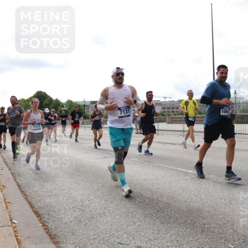 29.06.2025 - hella hamburg halbmarathon Lena Gebhardt http://msf.ph/oto/8281442 29.06.2025 10:20:32 Lombardsbrücke 7018, 6951, 7131, 3434, 154, 1064, 1011, 1046, 1069, 1471, 1474, 2053, 2101, 2325, 2478, 2834, 3247, 3434, 3733, 3781, 3842, 4154, 4166, 4288, 4422, 4585, 4614, 4737, 4739, 4754, 4869, 5181, 5556, 5625, 5659, 5811, 5812, 5831, 5937, 6608, 6951, 7018, 7101, 7131, 7739, 7744, 8025, 8462, 8588, 8738, 8940, 9136, 9196, 9722, 9735, 9873, 10041, 10050, 10350, 10414, 10550, 10595, 10613, 10647, 10701, 10754, 11100, 11603, 11835, 11995 meine-sportfotos.de