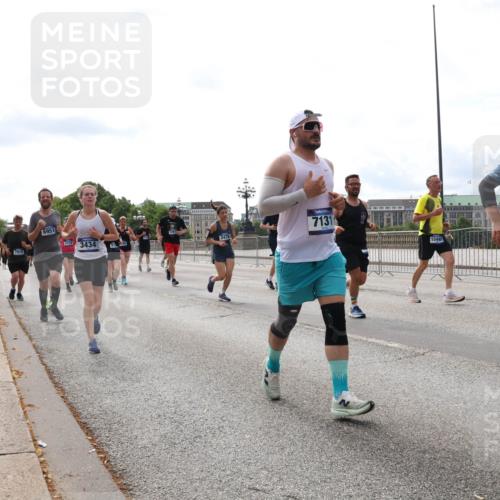 29.06.2025 - hella hamburg halbmarathon Lena Gebhardt http://msf.ph/oto/8281467 29.06.2025 10:20:33 Lombardsbrücke 6951, 7131, 3733, 3434, 2478, 15442, 1064, 1011, 1046, 1069, 1471, 1474, 2053, 2101, 2325, 2478, 2834, 3247, 3434, 3733, 3781, 3842, 4154, 4166, 4288, 4422, 4585, 4614, 4737, 4739, 4754, 4869, 5181, 5556, 5625, 5659, 5811, 5812, 5831, 5937, 6608, 6951, 7018, 7101, 7131, 7739, 7744, 8025, 8462, 8588, 8940, 9136, 9196, 9722, 9735, 9873, 9981, 10041, 10050, 10350, 10414, 10550, 10595, 10613, 10647, 10754, 11100, 11145, 11603, 11835, 11995, 12844 meine-sportfotos.de