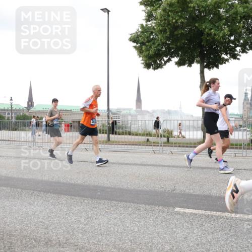 29.06.2025 - hella hamburg halbmarathon Lena Gebhardt http://msf.ph/oto/8281474 29.06.2025 10:54:57 Lombardsbrücke 14752, 1013, 1198, 2084, 2090, 2244, 2452, 2532, 2566, 2586, 2632, 3002, 3274, 3761, 4039, 4191, 4192, 5185, 5216, 5392, 5500, 5727, 5882, 5993, 6023, 6279, 6395, 6396, 6839, 6944, 6982, 7219, 7238, 7766, 7986, 8012, 8186, 8403, 8519, 9521, 9596, 10109, 10331, 10458, 10471, 10686, 11033, 11226, 11287, 11567, 11569, 11737, 11788, 11908, 12147, 12148, 12240, 12268, 12270, 12930, 13272, 13283, 13548, 13944, 13945, 13979, 13980, 14515 meine-sportfotos.de