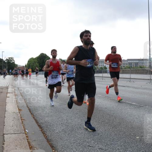 29.06.2025 - hella hamburg halbmarathon Lena Gebhardt http://msf.ph/oto/8281483 29.06.2025 09:45:36 Lombardsbrücke 11120, 17197, 707, 10876, 57, 1686, 1707, 1758, 1990, 2689, 2746, 3043, 4050, 4129, 4679, 4698, 4749, 5070, 5187, 5328, 5550, 5746, 5826, 6358, 6781, 6878, 7272, 7389, 7481, 7651, 7723, 7965, 8190, 8209, 8883, 9137, 9381, 9571, 9634, 10017, 10171, 10270, 10484, 10486, 10876, 11120, 11413, 11857, 12049, 12232, 12234, 12308, 12595, 12691, 12988, 13066, 13343, 13618, 13686, 14028, 14140, 14289, 15672, 15883, 16157, 16713, 16818, 17428 meine-sportfotos.de