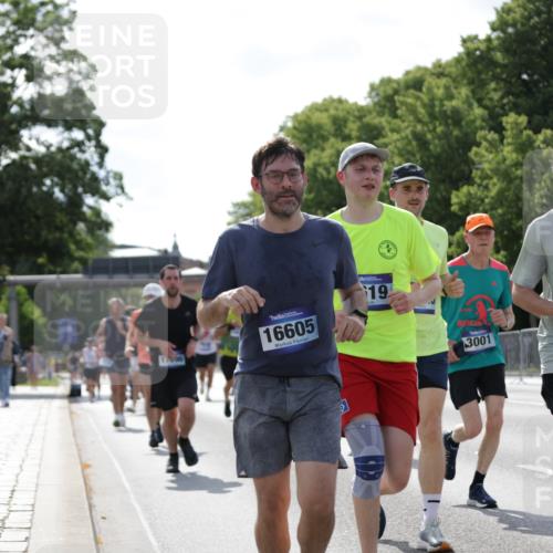 29.06.2025 - hella hamburg halbmarathon Jannik Wohlers http://msf.ph/oto/8281491 29.06.2025 10:02:55 Lombardsbrücke 1114, 1135, 1138, 1414, 1450, 1885, 2594, 2619, 2782, 3572, 4307, 4511, 6391, 6453, 7211, 7277, 7278, 7279, 7290, 7706, 7935, 9439, 9453, 10824, 11556, 12177, 12211, 12212, 12843, 13036, 13474, 13732, 13857, 13874, 13976, 14225, 15539, 16371, 16605, 17096, 18028 meine-sportfotos.de