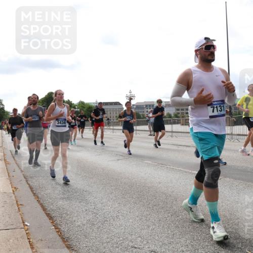 29.06.2025 - hella hamburg halbmarathon Lena Gebhardt http://msf.ph/oto/8281525 29.06.2025 10:20:33 Lombardsbrücke 5951, 3434, 7131, 15442, 1011, 1046, 1069, 1471, 1474, 2053, 2101, 2325, 2478, 2834, 3247, 3434, 3733, 3781, 3842, 4154, 4166, 4288, 4422, 4585, 4614, 4737, 4739, 4754, 4869, 5181, 5556, 5625, 5659, 5811, 5812, 5831, 5937, 6608, 6951, 7018, 7101, 7131, 7739, 7744, 8025, 8462, 8588, 8940, 9136, 9196, 9722, 9735, 9873, 9981, 10041, 10050, 10350, 10414, 10550, 10595, 10613, 10647, 10754, 11100, 11145, 11603, 11835, 11995, 12844 meine-sportfotos.de