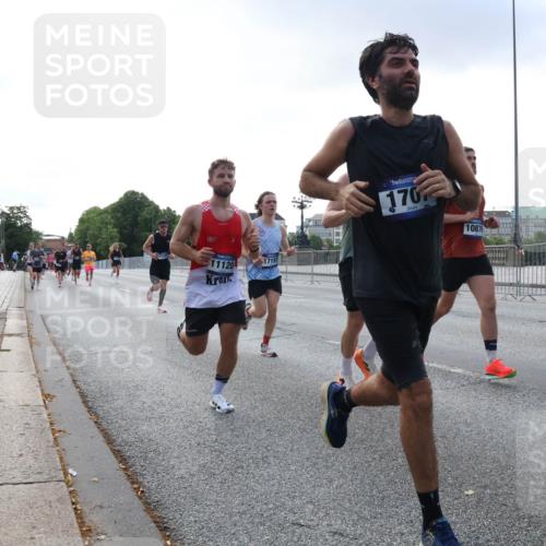 29.06.2025 - hella hamburg halbmarathon Lena Gebhardt http://msf.ph/oto/8281543 29.06.2025 09:45:36 Lombardsbrücke 11120, 17197, 170, 10876, 57, 1686, 1707, 1758, 1990, 2689, 2746, 3043, 4050, 4129, 4679, 4698, 4749, 5070, 5187, 5328, 5550, 5746, 5826, 6358, 6781, 6878, 7272, 7389, 7481, 7651, 7723, 7965, 8190, 8209, 8883, 9137, 9381, 9571, 9634, 10017, 10171, 10270, 10484, 10486, 10876, 11120, 11413, 11857, 12049, 12232, 12234, 12308, 12595, 12691, 12988, 13066, 13343, 13618, 13686, 14028, 14140, 14289, 15672, 15883, 16157, 16713, 16818, 17428 meine-sportfotos.de