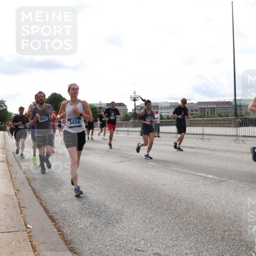 29.06.2025 - hella hamburg halbmarathon Lena Gebhardt http://msf.ph/oto/8281582 29.06.2025 10:20:33 Lombardsbrücke 7018, 6951, 3434, 2478, 1011, 1046, 1069, 1471, 1474, 2053, 2101, 2325, 2478, 2834, 3247, 3434, 3733, 3781, 3842, 4154, 4166, 4288, 4422, 4585, 4614, 4737, 4739, 4754, 4869, 5181, 5556, 5625, 5659, 5811, 5812, 5831, 5937, 6608, 6951, 7018, 7101, 7131, 7739, 7744, 8025, 8462, 8588, 8940, 9136, 9196, 9722, 9735, 9873, 9981, 10041, 10050, 10350, 10414, 10550, 10595, 10613, 10647, 10754, 11100, 11145, 11603, 11835, 11995, 12844 meine-sportfotos.de