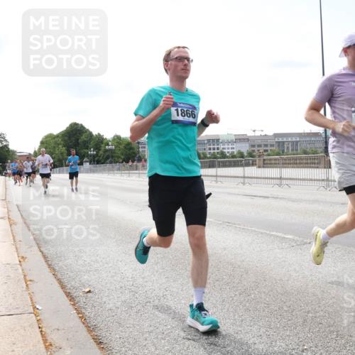 29.06.2025 - hella hamburg halbmarathon Lena Gebhardt http://msf.ph/oto/8281616 29.06.2025 10:11:35 Lombardsbrücke 1328, 1531, 1723, 1866, 1992, 3363, 3837, 4227, 5254, 5379, 5605, 7271, 7571, 8115, 8171, 8206, 8207, 8368, 8561, 8807, 8810, 9119, 9191, 9428, 10042, 10196, 10372, 10428, 11149, 11321, 11507, 11755, 12286, 12473, 13177, 13203, 13603, 13939, 14008, 14149, 14384, 15009, 15252, 15797, 15908, 15945, 16383, 17080, 17142, 17638, 17774, 17787, 17866, 18278, 18382, 19172, 19241 meine-sportfotos.de