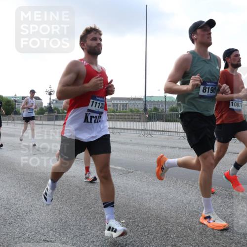 29.06.2025 - hella hamburg halbmarathon Lena Gebhardt http://msf.ph/oto/8281620 29.06.2025 09:45:37 Lombardsbrücke 17191, 16712, 11120, 8190, 10876, 57, 1686, 1707, 1758, 1990, 2689, 2746, 3043, 4050, 4129, 4679, 4698, 4749, 5070, 5187, 5328, 5550, 5746, 5826, 6358, 6781, 6878, 7272, 7389, 7481, 7651, 7723, 7965, 8190, 8209, 8883, 9137, 9381, 9571, 9634, 10017, 10171, 10270, 10484, 10486, 10876, 11120, 11413, 11857, 12049, 12232, 12234, 12308, 12595, 12691, 12988, 13066, 13343, 13618, 13686, 14028, 14140, 14289, 15672, 15883, 16157, 16713, 16818, 17428 meine-sportfotos.de