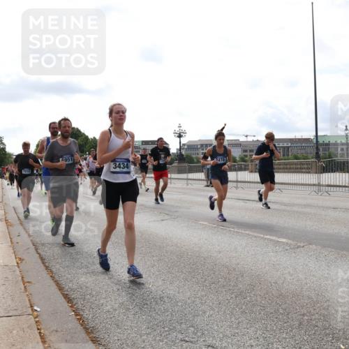 29.06.2025 - hella hamburg halbmarathon Lena Gebhardt http://msf.ph/oto/8281637 29.06.2025 10:20:34 Lombardsbrücke 7018, 6951, 2478, 3434, 1011, 1046, 1069, 1471, 1474, 2053, 2101, 2325, 2478, 2834, 2923, 2945, 3247, 3434, 3733, 3781, 3842, 4154, 4166, 4288, 4422, 4585, 4614, 4737, 4739, 4754, 4869, 5181, 5556, 5625, 5659, 5811, 5812, 5831, 5937, 6608, 6951, 7018, 7101, 7131, 7739, 7744, 8025, 8113, 8462, 8588, 8940, 9136, 9196, 9722, 9735, 9873, 9981, 10041, 10050, 10350, 10414, 10550, 10595, 10613, 10647, 10754, 11100, 11145, 11603, 11835, 11995, 12844 meine-sportfotos.de