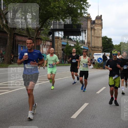 29.06.2025 - hella hamburg halbmarathon Yannick Fuchs http://msf.ph/oto/8281640 29.06.2025 10:37:28 20KM 1353, 1675, 1735, 2653, 4229, 4318, 5011, 5124, 5477, 7026, 9364, 9371, 9534, 10099, 10251, 11177, 12723, 12839, 13746, 13807, 14226, 14447, 14560, 14813, 15255, 15328, 15535, 15706, 15851, 15921, 16333, 17733, 17911, 18004, 18274, 18275, 18304, 18449, 18659, 18680, 18987, 19009, 19229 meine-sportfotos.de