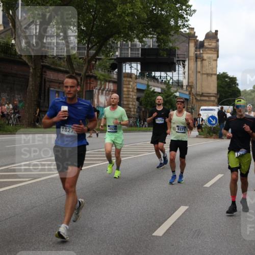 29.06.2025 - hella hamburg halbmarathon Yannick Fuchs http://msf.ph/oto/8281645 29.06.2025 10:37:28 20KM 1353, 1675, 1735, 2653, 4229, 4318, 5011, 5124, 5477, 7026, 9364, 9371, 9534, 10099, 10251, 11177, 12723, 12839, 13746, 13807, 14226, 14447, 14560, 14813, 15255, 15328, 15535, 15706, 15851, 15921, 16333, 17733, 17911, 18004, 18274, 18275, 18304, 18449, 18659, 18680, 18987, 19009, 19229 meine-sportfotos.de