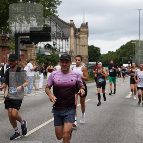 29.06.2025 - hella hamburg halbmarathon Yannick Fuchs http://msf.ph/oto/8281648 29.06.2025 10:49:46 20KM 1130, 1179, 1180, 1193, 2982, 3048, 3058, 3668, 4951, 5465, 5672, 6569, 6591, 6924, 7594, 7742, 7976, 8255, 8639, 8863, 9361, 9562, 11039, 11309, 12196, 12515, 12545, 13474, 14363, 14365, 14461, 15184, 15484, 15584, 15818, 15884, 16176, 16375, 16401, 16434, 16521, 16786, 17133, 17259, 17615, 17640, 17642, 17734, 18064, 18125, 18212, 18325, 18340, 18495, 18741, 18746, 18835, 19120, 19152 meine-sportfotos.de