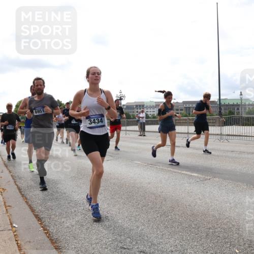 29.06.2025 - hella hamburg halbmarathon Lena Gebhardt http://msf.ph/oto/8281677 29.06.2025 10:20:34 Lombardsbrücke 7018, 6951, 97, 3434, 1011, 1046, 1069, 1471, 1474, 2053, 2101, 2325, 2478, 2834, 2923, 2945, 3247, 3434, 3733, 3781, 3842, 4154, 4166, 4288, 4422, 4585, 4614, 4737, 4739, 4754, 4869, 5181, 5556, 5625, 5659, 5811, 5812, 5831, 5937, 6608, 6951, 7018, 7101, 7131, 7739, 7744, 8025, 8113, 8462, 8588, 8940, 9136, 9196, 9722, 9735, 9873, 9981, 10041, 10050, 10350, 10414, 10550, 10595, 10613, 10647, 10754, 11100, 11145, 11603, 11835, 11995, 12844 meine-sportfotos.de