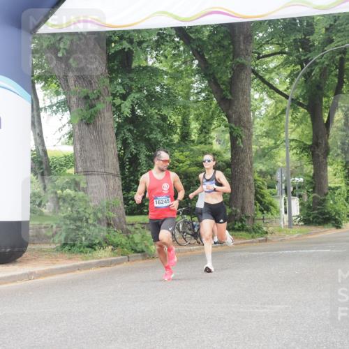 29.06.2025 - hella hamburg halbmarathon KatJ http://msf.ph/oto/8281682 29.06.2025 10:10:52 Zwischen KM18-KM19 54 meine-sportfotos.de