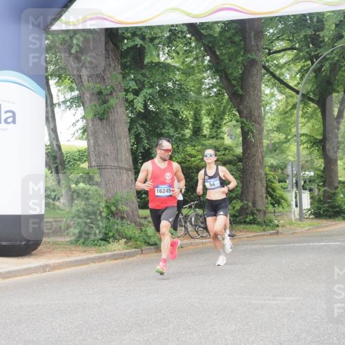 29.06.2025 - hella hamburg halbmarathon KatJ http://msf.ph/oto/8281730 29.06.2025 10:10:52 Zwischen KM18-KM19 54 meine-sportfotos.de