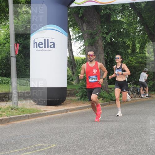 29.06.2025 - hella hamburg halbmarathon KatJ http://msf.ph/oto/8281788 29.06.2025 10:10:52 Zwischen KM18-KM19 54 meine-sportfotos.de