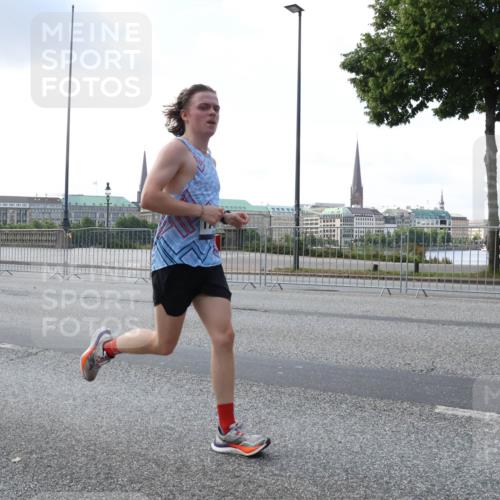 29.06.2025 - hella hamburg halbmarathon Lena Gebhardt http://msf.ph/oto/8281795 29.06.2025 09:45:37 Lombardsbrücke 16712, 57, 1686, 1707, 1758, 1990, 2689, 2746, 3043, 4050, 4129, 4679, 4698, 4749, 5070, 5187, 5328, 5550, 5746, 5826, 6358, 6781, 6878, 7272, 7389, 7481, 7651, 7723, 7965, 8190, 8209, 8883, 9137, 9381, 9571, 9634, 10017, 10171, 10270, 10484, 10486, 10876, 11120, 11413, 11857, 12049, 12232, 12234, 12308, 12595, 12691, 12988, 13066, 13343, 13618, 13686, 14028, 14140, 14289, 15672, 15883, 16157, 16713, 16818, 17428 meine-sportfotos.de