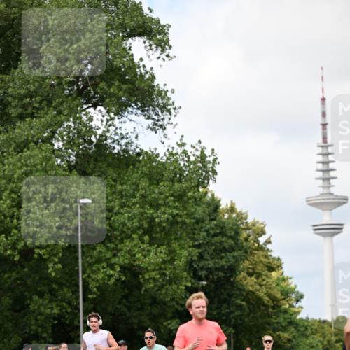 29.06.2025 - hella hamburg halbmarathon Dr. Thomas Lammeyer http://msf.ph/oto/8281809 29.06.2025 10:36:55 Kennedybrücke 1237, 1647, 1732, 2059, 2268, 2959, 3221, 3391, 3653, 3660, 3670, 3708, 3753, 4096, 4555, 5110, 5156, 5871, 6642, 6861, 7135, 7387, 7531, 7749, 7750, 7789, 8170, 8840, 8914, 9010, 9034, 9188, 9471, 9542, 9765, 9812, 10002, 10203, 10470, 10624, 10770, 11076 meine-sportfotos.de