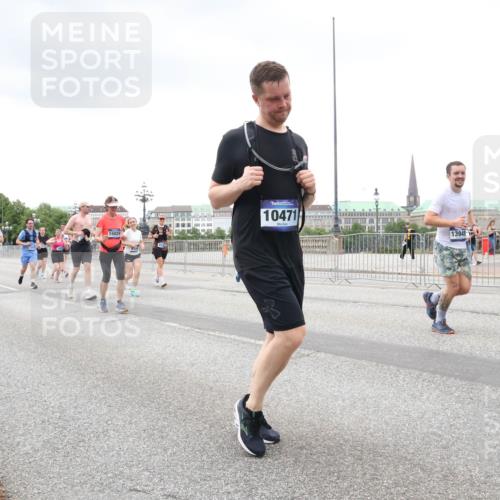 29.06.2025 - hella hamburg halbmarathon Lena Gebhardt http://msf.ph/oto/8281818 29.06.2025 10:54:59 Lombardsbrücke 15029, 10471, 13945, 12240, 1013, 1198, 2084, 2090, 2244, 2452, 2566, 2586, 2632, 3002, 3274, 4039, 4191, 4192, 5185, 5392, 5500, 5727, 5882, 5993, 6395, 6396, 6839, 6944, 6982, 7219, 7238, 7766, 7986, 8012, 8186, 8403, 8519, 9521, 9596, 10109, 10331, 10458, 10471, 10686, 11033, 11226, 11287, 11567, 11569, 11737, 11788, 11908, 12147, 12148, 12240, 12268, 12270, 12930, 13098, 13272, 13283, 13548, 13944, 13945, 13979, 13980, 14515, 15160 meine-sportfotos.de