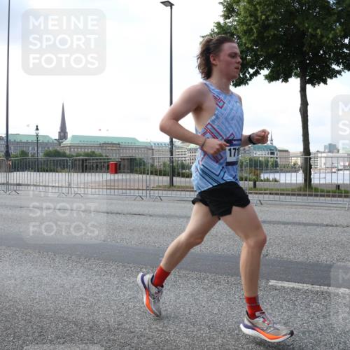 29.06.2025 - hella hamburg halbmarathon Lena Gebhardt http://msf.ph/oto/8281822 29.06.2025 09:45:38 Lombardsbrücke 171, 57, 1686, 1707, 1758, 1990, 2689, 2746, 3043, 4050, 4129, 4679, 4698, 4749, 5070, 5187, 5328, 5550, 5746, 5826, 6358, 6781, 6878, 7272, 7389, 7481, 7651, 7723, 7880, 7965, 8190, 8209, 8883, 9137, 9381, 9571, 9634, 10017, 10171, 10270, 10484, 10486, 10876, 11120, 11413, 11857, 12049, 12232, 12234, 12308, 12595, 12691, 12988, 13066, 13167, 13343, 13618, 13686, 14028, 14140, 14289, 15672, 15883, 16157, 16818 meine-sportfotos.de