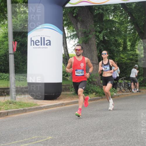 29.06.2025 - hella hamburg halbmarathon KatJ http://msf.ph/oto/8281849 29.06.2025 10:10:53 Zwischen KM18-KM19 54 meine-sportfotos.de