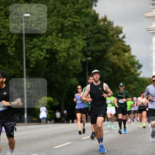 29.06.2025 - hella hamburg halbmarathon Dr. Thomas Lammeyer http://msf.ph/oto/8281863 29.06.2025 10:15:50 Kennedybrücke 1062, 1790, 2661, 3746, 3837, 6966, 7370, 7474, 7571, 8368, 9119, 9254, 9405, 10042 meine-sportfotos.de