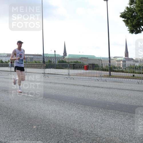 29.06.2025 - hella hamburg halbmarathon Lena Gebhardt http://msf.ph/oto/8281874 29.06.2025 09:45:38 Lombardsbrücke 16712, 17191, 57, 1686, 1707, 1758, 1990, 2689, 2746, 3043, 4050, 4129, 4679, 4698, 4749, 5070, 5187, 5328, 5550, 5746, 5826, 6358, 6781, 6878, 7272, 7389, 7481, 7651, 7723, 7880, 7965, 8190, 8209, 8883, 9137, 9381, 9571, 9634, 10017, 10171, 10270, 10484, 10486, 10876, 11120, 11413, 11857, 12049, 12232, 12234, 12308, 12595, 12691, 12988, 13066, 13167, 13343, 13618, 13686, 14028, 14140, 14289, 15672, 15883, 16157, 16818 meine-sportfotos.de