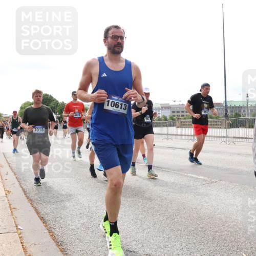 29.06.2025 - hella hamburg halbmarathon Lena Gebhardt http://msf.ph/oto/8281882 29.06.2025 10:20:36 Lombardsbrücke 7018, 4422, 10613, 1297, 197, 1011, 1046, 1069, 1471, 1474, 2053, 2101, 2325, 2478, 2834, 2923, 2945, 3247, 3434, 3733, 3781, 3842, 4154, 4166, 4288, 4422, 4585, 4614, 4739, 4754, 4869, 5181, 5556, 5625, 5659, 5811, 5812, 5831, 5937, 6608, 6951, 7018, 7101, 7131, 7739, 7744, 8025, 8113, 8462, 8588, 8940, 9136, 9722, 9735, 9873, 9981, 10041, 10050, 10350, 10414, 10595, 10613, 10647, 10754, 11100, 11145, 11603, 11835, 11995, 12844 meine-sportfotos.de
