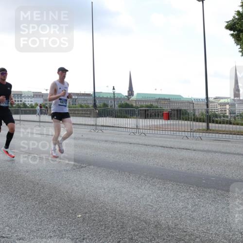 29.06.2025 - hella hamburg halbmarathon Lena Gebhardt http://msf.ph/oto/8281904 29.06.2025 09:45:38 Lombardsbrücke 16712, 57, 1686, 1707, 1758, 1990, 2689, 2746, 3043, 4050, 4129, 4679, 4698, 4749, 5070, 5187, 5328, 5550, 5746, 5826, 6358, 6781, 6878, 7272, 7389, 7481, 7651, 7723, 7880, 7965, 8190, 8209, 8883, 9137, 9381, 9571, 9634, 10017, 10171, 10270, 10484, 10486, 10876, 11120, 11413, 11857, 12049, 12232, 12234, 12308, 12595, 12691, 12988, 13066, 13167, 13343, 13618, 13686, 14028, 14140, 14289, 15672, 15883, 16157, 16818 meine-sportfotos.de