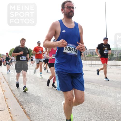 29.06.2025 - hella hamburg halbmarathon Lena Gebhardt http://msf.ph/oto/8281920 29.06.2025 10:20:36 Lombardsbrücke 7018, 422, 37, 10613, 12977, 1011, 1046, 1069, 1471, 1474, 2053, 2101, 2325, 2478, 2834, 2923, 2945, 3247, 3434, 3733, 3781, 3842, 4154, 4166, 4288, 4422, 4585, 4614, 4739, 4754, 4869, 5181, 5556, 5625, 5659, 5811, 5812, 5831, 5937, 6608, 6951, 7018, 7101, 7131, 7739, 7744, 8025, 8113, 8462, 8588, 8940, 9136, 9722, 9735, 9873, 9981, 10041, 10050, 10350, 10414, 10595, 10613, 10647, 10754, 11100, 11145, 11603, 11835, 11995, 12844 meine-sportfotos.de