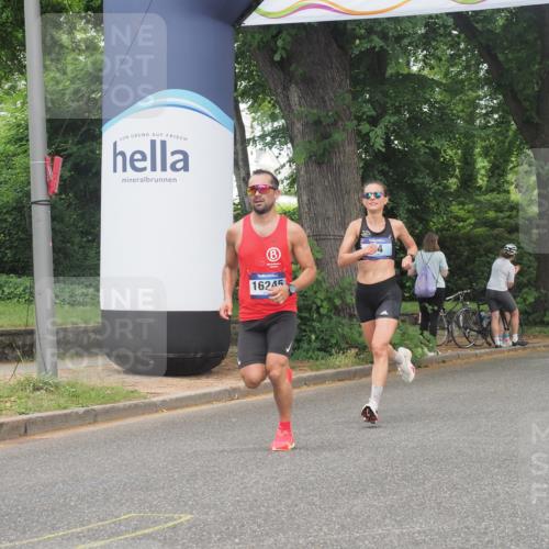 29.06.2025 - hella hamburg halbmarathon KatJ http://msf.ph/oto/8281926 29.06.2025 10:10:53 Zwischen KM18-KM19 54 meine-sportfotos.de