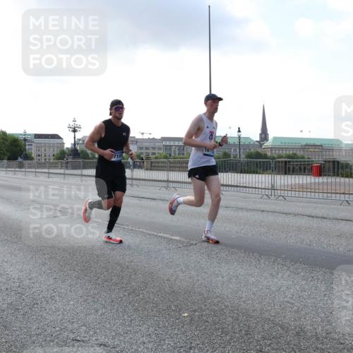 29.06.2025 - hella hamburg halbmarathon Lena Gebhardt http://msf.ph/oto/8281934 29.06.2025 09:45:38 Lombardsbrücke 57, 1686, 1707, 1758, 1990, 2689, 2746, 3043, 4050, 4129, 4679, 4698, 4749, 5070, 5187, 5328, 5550, 5746, 5826, 6358, 6781, 6878, 7272, 7389, 7481, 7651, 7723, 7880, 7965, 8190, 8209, 8883, 9137, 9381, 9571, 9634, 10017, 10171, 10270, 10484, 10486, 10876, 11120, 11413, 11857, 12049, 12232, 12234, 12308, 12595, 12691, 12988, 13066, 13167, 13343, 13618, 13686, 14028, 14140, 14289, 15672, 15883, 16157, 16818 meine-sportfotos.de