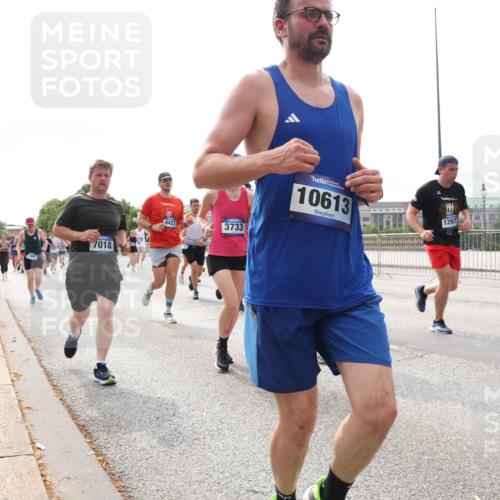 29.06.2025 - hella hamburg halbmarathon Lena Gebhardt http://msf.ph/oto/8281940 29.06.2025 10:20:36 Lombardsbrücke 11603, 7018, 4422, 3733, 10613, 1297, 1011, 1046, 1069, 1471, 1474, 2053, 2101, 2325, 2478, 2834, 2923, 2945, 3247, 3434, 3733, 3781, 3842, 4154, 4166, 4288, 4422, 4585, 4614, 4739, 4754, 4869, 5181, 5556, 5625, 5659, 5811, 5812, 5831, 5937, 6608, 6951, 7018, 7101, 7131, 7739, 7744, 8025, 8113, 8462, 8588, 8940, 9136, 9722, 9735, 9873, 9981, 10041, 10050, 10350, 10414, 10595, 10613, 10647, 10754, 11100, 11145, 11603, 11835, 11995, 12844 meine-sportfotos.de